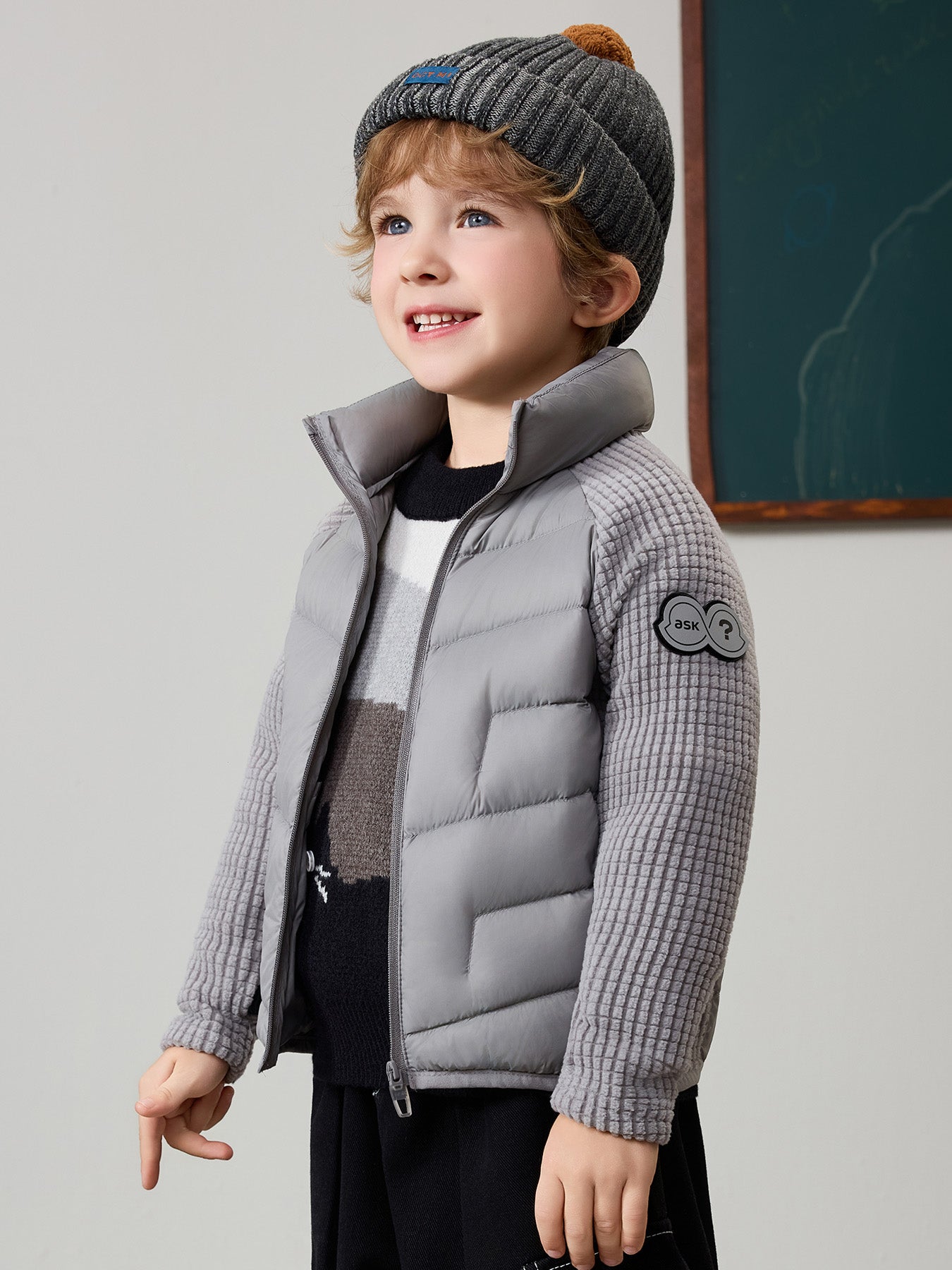 Leichte Kinderjacke mit weißen Gänsedaunen
