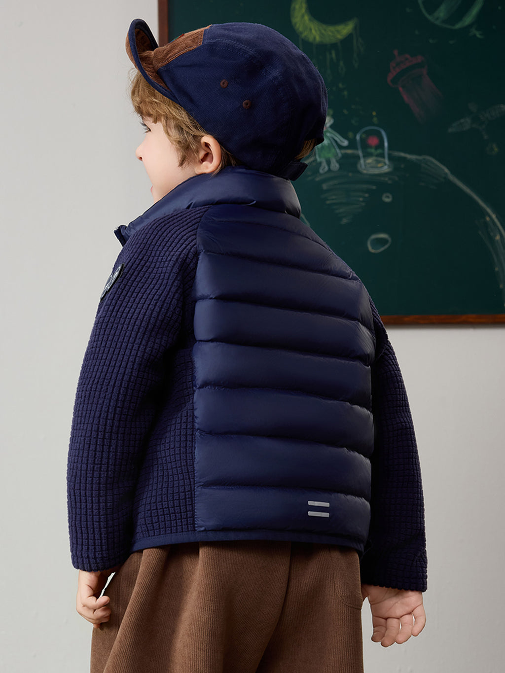 Leichte Kinderjacke mit weißen Gänsedaunen
