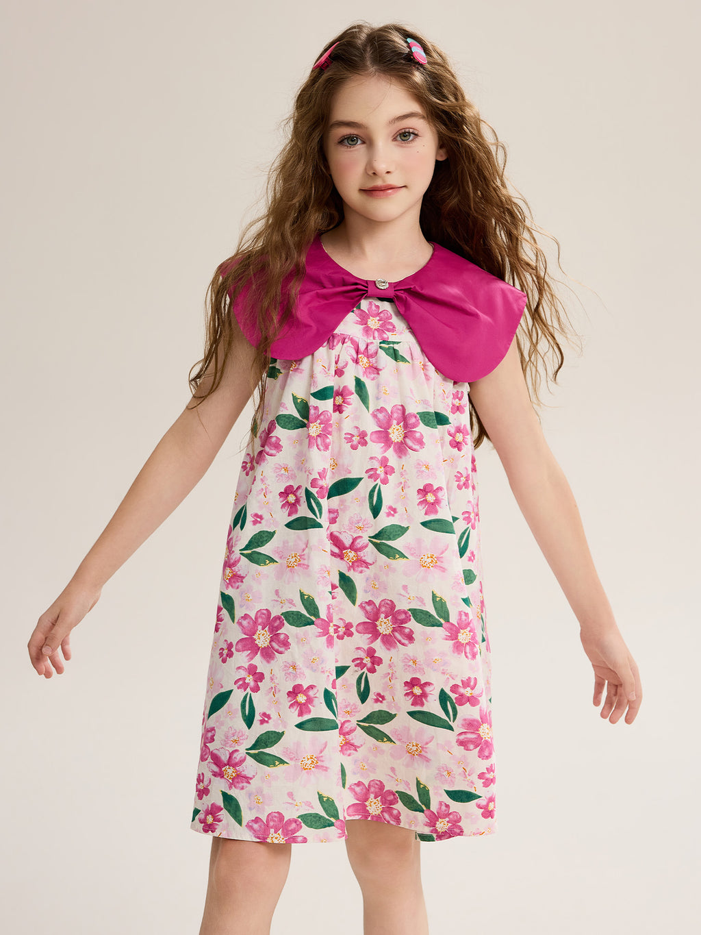 Großes Revers, durchgehender Blumenprint, Kinderkleid aus 100% Baumwolle, süßes ärmelloses Mädchenkleid